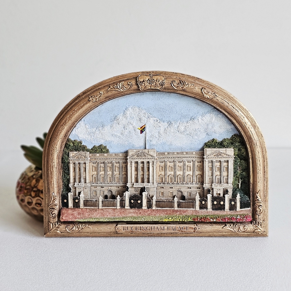 Lilliput Lane Buckingham Palace Decorative Collectible Ornament Plaque L2374